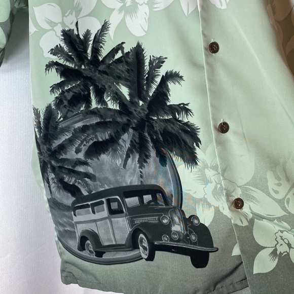 PINEAPPLE CONNECTION Hawaiian Mens Medium button up shirt.  100% polyester - Picture 5 of 6